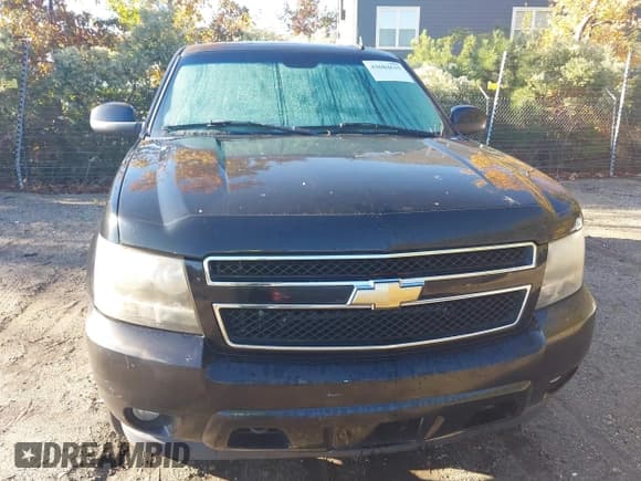 ✅ 2008 Chevrolet Tahoe 3LT • VIN: 1GNFK13098R111053 • Lot: 43604635. Wystawiony na IAAI z przebiegiem 194 934 mil. Bezpłatny archiwum sprzedaży aukcyjnych z USA i szczegółowy raport historii pojazdu na DreamBid. Zdjęcie 6.