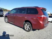 ✅ 2017 Toyota Sienna LE Auto Access Seat • VIN: 5TDKZ3DC8HS888011 • Lot: 91721535. Wystawiony na Copart z przebiegiem 70 606 mil. Bezpłatny archiwum sprzedaży aukcyjnych z USA i szczegółowy raport historii pojazdu na DreamBid. Zdjęcie 2.