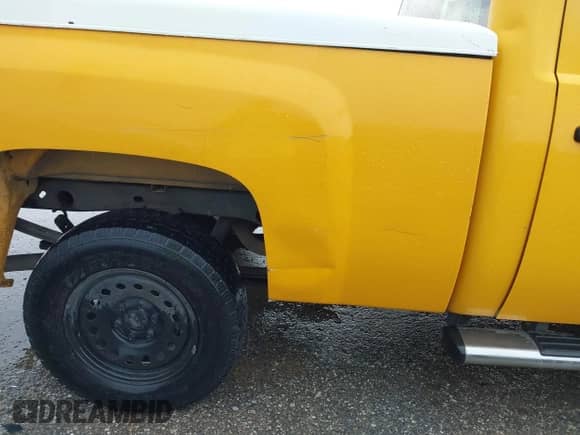 2008 Chevrolet Silverado 1500 Work Truck z VIN 1GCEC14X28Z124434, wystawiony jako IAAI lot #42358368 z przebiegiem 261 241 mil mil oraz . Historia ofert i sprzedaży dostępna na DreamBid. Obrazek 12.