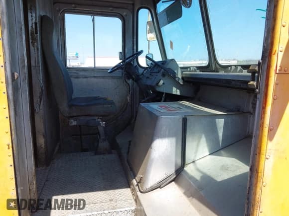✅ 1988 Chevrolet P Series Cargo • VIN: 1GBHP32K2J3308015 • Лот: 41761450. Опубликован ранее на IAAI с пробегом 477 116 миль. Бесплатный доступ к архиву аукционных продаж из США и подробный отчёт об истории автомобиля на DreamBid. Изображение 5.