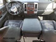 ✅ 2009 Dodge 1500 Laramie • VIN: 1D3HB18T99S731360 • Lot: 54969195. Wystawiony na Copart z przebiegiem 164 827 mil. Bezpłatny archiwum sprzedaży aukcyjnych z USA i szczegółowy raport historii pojazdu na DreamBid. Zdjęcie 8.