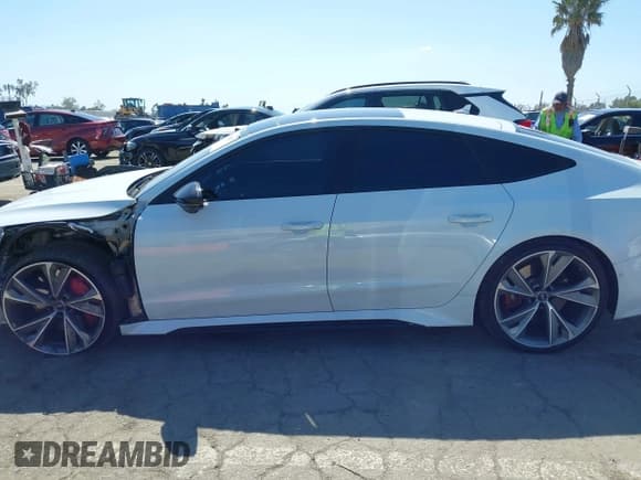 ✅ 2021 Audi RS 7 • VIN: WUAPCBF24MN900891 • Лот: 42260367. Опубликован ранее на IAAI с пробегом 54 327 миль. Бесплатный доступ к архиву аукционных продаж из США и подробный отчёт об истории автомобиля на DreamBid. Изображение 15.