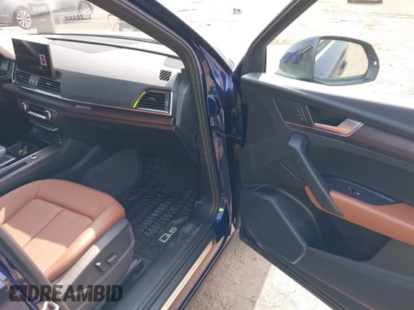✅ 2023 Audi Q5 Premium • VIN: WA1ABAFY8P2136760 • Lot: 42891420. Wystawiony na IAAI z przebiegiem 21 401 mil. Bezpłatny archiwum sprzedaży aukcyjnych z USA i szczegółowy raport historii pojazdu na DreamBid. Zdjęcie 5.