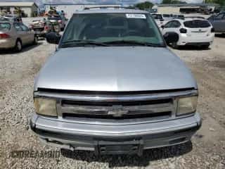 1996 Chevrolet Blazer with VIN 1GNCS13W3T2258932, listed as a Copart auction lot 72136924 with 281,793 mi miles and Non repairable. Bid and sale history available at DreamBid. Image 5.