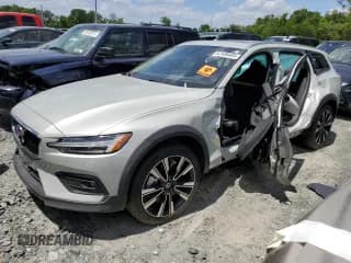 ✅ 2020 Volvo V60 • VIN: YV4102WK5L1030177 • Lot: 57438404. Wystawiony na Copart z przebiegiem 27 270 mil. Bezpłatny archiwum sprzedaży aukcyjnych z USA i szczegółowy raport historii pojazdu na DreamBid. Zdjęcie 1.