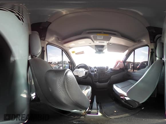 ✅ 2019 Ford Transit • VIN: 1FTBW2CM0KKB59593 • Lot: 41961520. Wystawiony na IAAI z przebiegiem 136 094 mil. Bezpłatny archiwum sprzedaży aukcyjnych z USA i szczegółowy raport historii pojazdu na DreamBid. Zdjęcie 18.