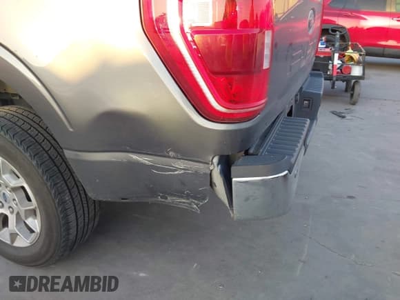 ✅ 2023 Ford F-150 XL • VIN: 1FTEW1C5XPFB69872 • Lot: 42958432. Wystawiony na IAAI z przebiegiem 56 675 mil. Bezpłatny archiwum sprzedaży aukcyjnych z USA i szczegółowy raport historii pojazdu na DreamBid. Zdjęcie 6.