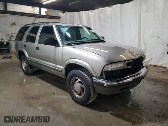 ✅ 2000 Chevrolet Blazer LT • VIN: 1GNDT13WXY2353612 • Lot: 82120334. Wystawiony na Copart z przebiegiem 147 410 mil. Bezpłatny archiwum sprzedaży aukcyjnych z USA i szczegółowy raport historii pojazdu na DreamBid. Zdjęcie 4.