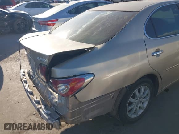 ✅ 2004 Lexus ES 350 • VIN: JTHBA30GX40007062 • Lot: 43395416. Listed on IAAI with 131,537 mi. Free auction sales archive from the USA and detailed vehicle history report at DreamBid. Image 14.