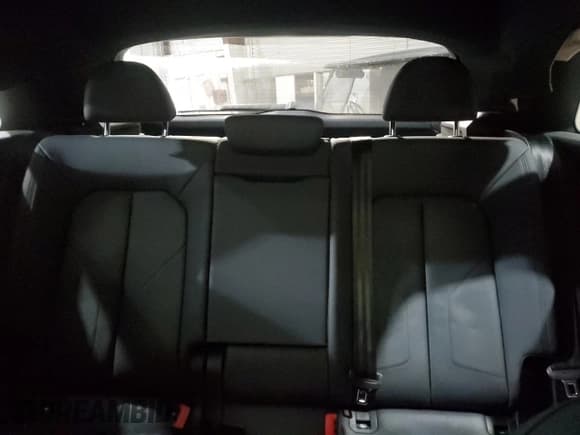 ✅ 2020 Audi Q3 Premium • VIN: WA1AECF32L1036595 • Lot: 91356215. Wystawiony na Copart z przebiegiem 60 169 mil. Bezpłatny archiwum sprzedaży aukcyjnych z USA i szczegółowy raport historii pojazdu na DreamBid. Zdjęcie 10.