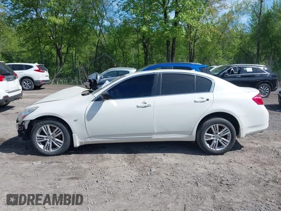 ✅ 2015 Infiniti Q40 • VIN: JN1CV6AR6FM650437 • Лот: 42285606. Опубликован ранее на IAAI с пробегом 101 758 миль. Бесплатный доступ к архиву аукционных продаж из США и подробный отчёт об истории автомобиля на DreamBid. Изображение 14.