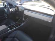 ✅ 2019 Tesla Model 3 Mid Range • VIN: 5YJ3E1EA3KF485731 • Lot: 43904380. Wystawiony na IAAI z przebiegiem 105 944 mil. Bezpłatny archiwum sprzedaży aukcyjnych z USA i szczegółowy raport historii pojazdu na DreamBid. Zdjęcie 5.