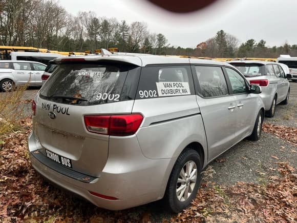 ✅ 2017 Kia Sedona L • VIN: KNDMA5C16H6284081 • Lot: 92944525. Wystawiony na Copart z przebiegiem 163 318 mil. Bezpłatny archiwum sprzedaży aukcyjnych z USA i szczegółowy raport historii pojazdu na DreamBid. Zdjęcie 4.