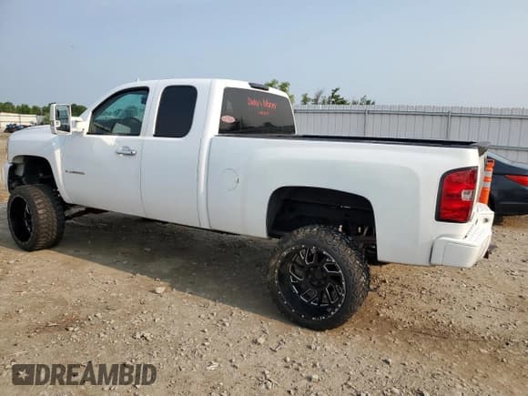 ✅ 2011 Chevrolet Silverado 1500 LT • VIN: 1GCRKSE37BZ296861 • Lot: 63832104. Listed on Copart with 150,578 mi. Free auction sales archive from the USA and detailed vehicle history report at DreamBid. Image 2.