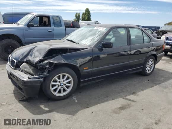 1998 BMW 3 Series z VIN WBACD3321WAV24693, wystawiony jako Copart lot #66515794 z przebiegiem 228 492 mil mil oraz Szkoda całkowita • Salvage title. Historia ofert i sprzedaży dostępna na DreamBid. Obrazek 1.