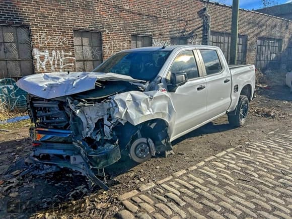 ✅ 2023 Chevrolet Silverado 1500 LT Trail Boss • VIN: 3GCUDFE85PG328124 • Lot: 97113325. Wystawiony na Copart z przebiegiem Nie podano. Bezpłatny archiwum sprzedaży aukcyjnych z USA i szczegółowy raport historii pojazdu na DreamBid. Zdjęcie 2.