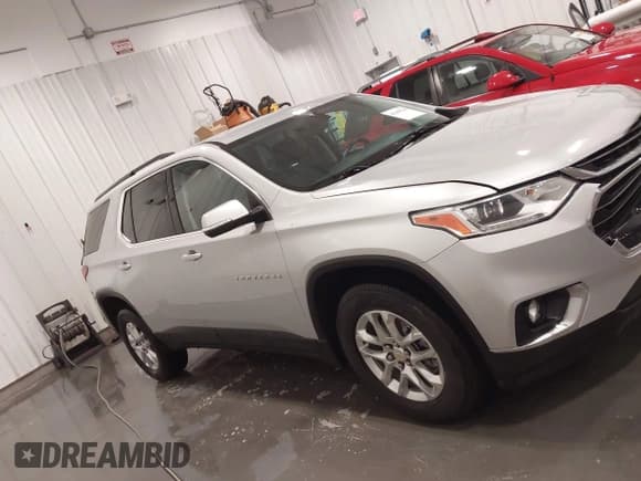 ✅ 2021 Chevrolet Traverse LT Cloth • VIN: 1GNEVGKW1MJ260464 • Lot: 42399748. Wystawiony na IAAI z przebiegiem 77 498 mil. Bezpłatny archiwum sprzedaży aukcyjnych z USA i szczegółowy raport historii pojazdu na DreamBid. Zdjęcie 13.