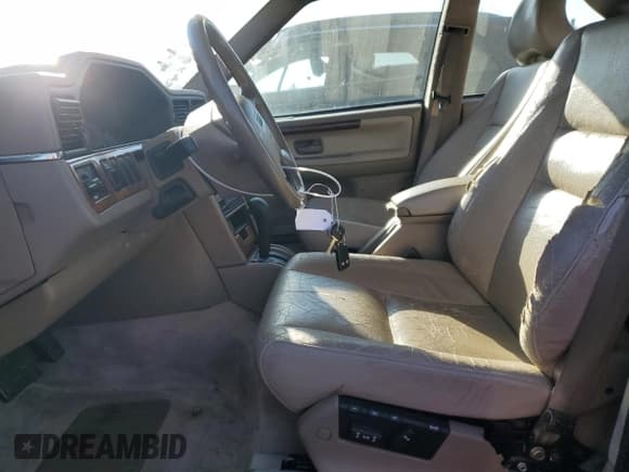 ✅ 1995 Volvo 960 • VIN: YV1KS9610S1074212 • Lot: 42237655. Wystawiony na Copart z przebiegiem 102 627 mil. Bezpłatny archiwum sprzedaży aukcyjnych z USA i szczegółowy raport historii pojazdu na DreamBid. Zdjęcie 7.