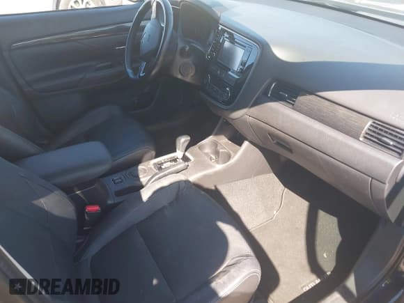 ✅ 2016 Mitsubishi Outlander SE • VIN: JA4AD3A34GZ023753 • Lot: 43472307. Wystawiony na IAAI z przebiegiem 76 381 mil. Bezpłatny archiwum sprzedaży aukcyjnych z USA i szczegółowy raport historii pojazdu na DreamBid. Zdjęcie 5.