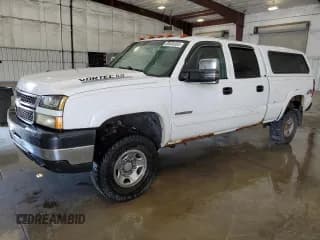 ✅ 2005 Chevrolet Silverado 2500HD LS • VIN: 1GCHK23U35F858915 • Lot: 69468365. Wystawiony na Copart z przebiegiem Nie podano. Bezpłatny archiwum sprzedaży aukcyjnych z USA i szczegółowy raport historii pojazdu na DreamBid. Zdjęcie 1.