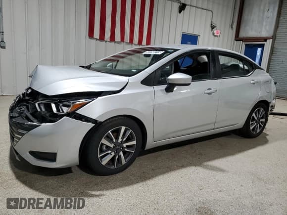 ✅ 2023 Nissan Versa SV • VIN: 3N1CN8EV5PL861787 • Лот: 92298215. Опубликован ранее на Copart с пробегом 52 110 миль. Бесплатный доступ к архиву аукционных продаж из США и подробный отчёт об истории автомобиля на DreamBid. Изображение 1.