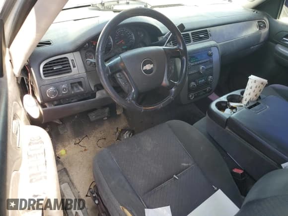 ✅ 2009 Chevrolet Suburban LS • VIN: 1GNFC16J69R200503 • Лот: 61926495. Опубликован ранее на Copart с пробегом 360 653 миль. Бесплатный доступ к архиву аукционных продаж из США и подробный отчёт об истории автомобиля на DreamBid. Изображение 8.