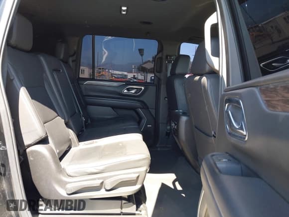 ✅ 2021 Chevrolet Suburban LT • VIN: 1GNSKCKD9MR263360 • Lot: 42205517. Wystawiony na IAAI z przebiegiem 127 733 mil. Bezpłatny archiwum sprzedaży aukcyjnych z USA i szczegółowy raport historii pojazdu na DreamBid. Zdjęcie 8.