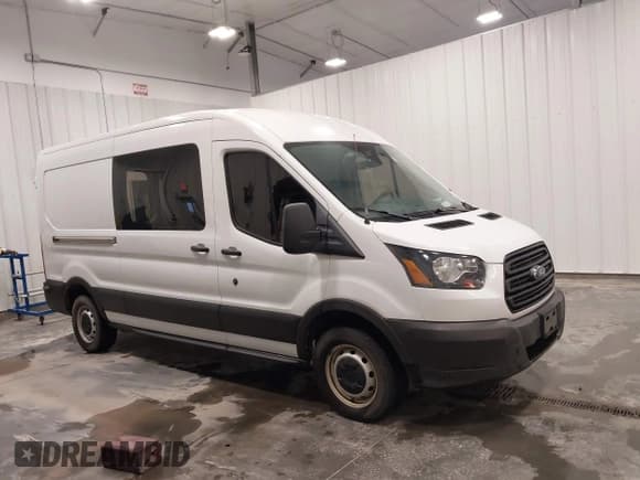 ✅ 2019 Ford Transit Cargo • VIN: 1FTYE2CGXKKA35970 • Lot: 43721501. Wystawiony na IAAI z przebiegiem 80 341 mil. Bezpłatny archiwum sprzedaży aukcyjnych z USA i szczegółowy raport historii pojazdu na DreamBid. Zdjęcie 13.