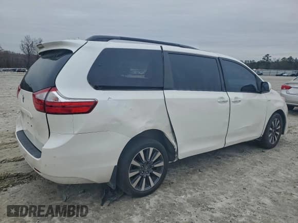 ✅ 2019 Toyota Sienna XLE • VIN: 5TDDZ3DC9KS226292 • Lot: 95211375. Wystawiony na Copart z przebiegiem 84 052 mil. Bezpłatny archiwum sprzedaży aukcyjnych z USA i szczegółowy raport historii pojazdu na DreamBid. Zdjęcie 3.