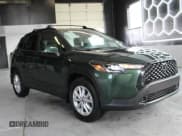 ✅ 2022 Toyota Corolla Cross LE • VIN: 7MUBAABG2NV037163 • Lot: 65779015. Wystawiony na Copart z przebiegiem 23 400 mil. Bezpłatny archiwum sprzedaży aukcyjnych z USA i szczegółowy raport historii pojazdu na DreamBid. Zdjęcie 1.