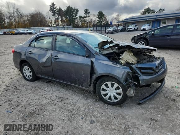 ✅ 2011 Toyota Corolla L • VIN: 2T1BU4EE3BC686813 • Lot: 92200345. Wystawiony na Copart z przebiegiem Nie podano. Bezpłatny archiwum sprzedaży aukcyjnych z USA i szczegółowy raport historii pojazdu na DreamBid. Zdjęcie 4.