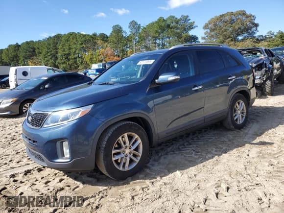 ✅ 2014 Kia Sorento LX • VIN: 5XYKT3A63EG468956 • Lot: 82513065. Listed on Copart with 175,842 mi. Free auction sales archive from the USA and detailed vehicle history report at DreamBid. Image 1.