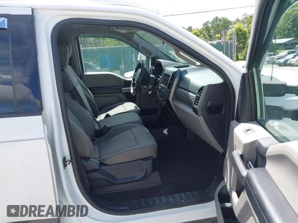 ✅ 2020 Ford F-250 XL • VIN: 1FT7W2BT9LED04712 • Lot: 42891910. Wystawiony na IAAI z przebiegiem 132 801 mil. Bezpłatny archiwum sprzedaży aukcyjnych z USA i szczegółowy raport historii pojazdu na DreamBid. Zdjęcie 5.