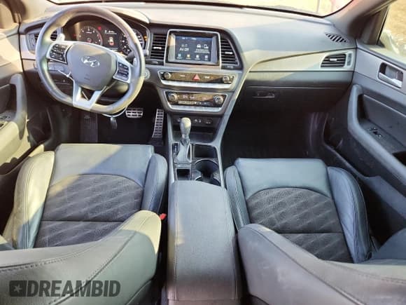 ✅ 2019 Hyundai Sonata Sport • VIN: 5NPE34AF0KH753797 • Lot: 71362145. Listed on Copart with 137,629 mi. Free auction sales archive from the USA and detailed vehicle history report at DreamBid. Image 8.