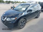 ✅ 2020 Nissan Rogue S • VIN: JN8AT2MT7LW015189 • Lot: 43073950. Wystawiony na IAAI z przebiegiem 57 299 mil. Bezpłatny archiwum sprzedaży aukcyjnych z USA i szczegółowy raport historii pojazdu na DreamBid. Zdjęcie 2.