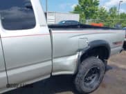 ✅ 2004 Toyota Tacoma • VIN: 5TEWN72N84Z402318 • Lot: 42457447. Wystawiony na IAAI z przebiegiem 215 000 mil. Bezpłatny archiwum sprzedaży aukcyjnych z USA i szczegółowy raport historii pojazdu na DreamBid. Zdjęcie 6.