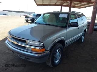 ✅ 2001 Chevrolet Blazer LT • VIN: 1GNDT13W31K152009 • Lot: 42711162. Wystawiony na IAAI z przebiegiem 149 275 mil. Bezpłatny archiwum sprzedaży aukcyjnych z USA i szczegółowy raport historii pojazdu na DreamBid. Zdjęcie 2.