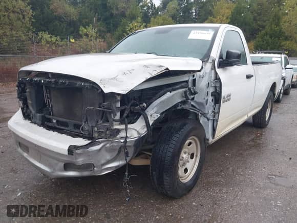 2016 Ram 1500 Tradesman z VIN 3C6JR6DT8GG257406, wystawiony jako IAAI lot #43430639 z przebiegiem 88 663 mil mil oraz . Historia ofert i sprzedaży dostępna na DreamBid. Obrazek 2.