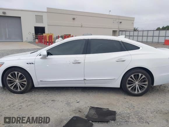 ✅ 2017 Buick LaCrosse Essence • VIN: 1G4ZP5SS9HU182165 • Lot: 43340648. Wystawiony na IAAI z przebiegiem 165 783 mil. Bezpłatny archiwum sprzedaży aukcyjnych z USA i szczegółowy raport historii pojazdu na DreamBid. Zdjęcie 14.