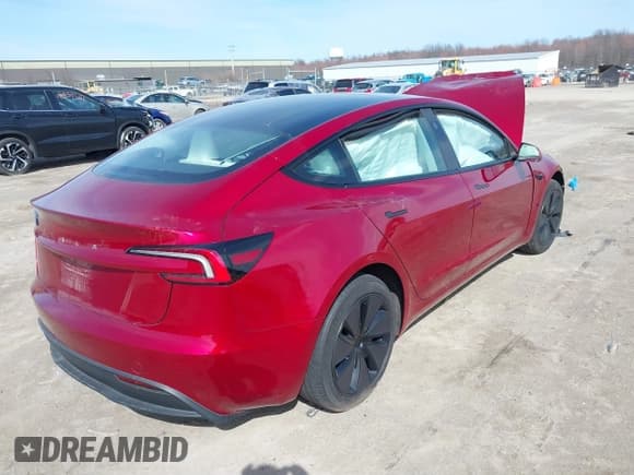 ✅ 2024 Tesla Model 3 • VIN: 5YJ3E1EA4RF858852 • Lot: 41879525. Wystawiony na IAAI z przebiegiem 7 617 mil. Bezpłatny archiwum sprzedaży aukcyjnych z USA i szczegółowy raport historii pojazdu na DreamBid. Zdjęcie 4.