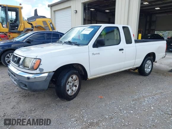✅ 2000 Nissan Frontier XE • VIN: 1N6DD26S9YC363558 • Лот: 42016497. Опубликован ранее на IAAI с пробегом 243 221 миль. Бесплатный доступ к архиву аукционных продаж из США и подробный отчёт об истории автомобиля на DreamBid. Изображение 2.