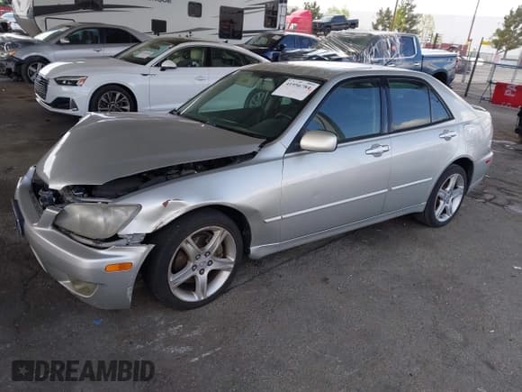 ✅ 2004 Lexus IS 300/350 • VIN: JTHBD192240092918 • Lot: 41956784. Wystawiony na IAAI z przebiegiem 190 279 mil. Bezpłatny archiwum sprzedaży aukcyjnych z USA i szczegółowy raport historii pojazdu na DreamBid. Zdjęcie 18.