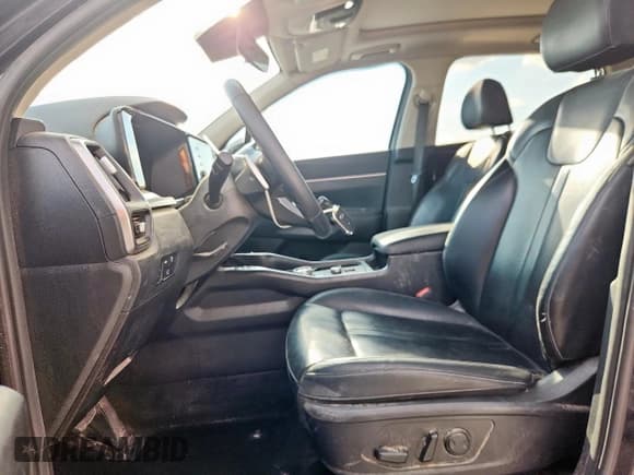 ✅ 2021 Kia Sorento EX • VIN: KNDRH4LG7M5019282 • Lot: 69924065. Wystawiony na Copart z przebiegiem 109 523 mil. Bezpłatny archiwum sprzedaży aukcyjnych z USA i szczegółowy raport historii pojazdu na DreamBid. Zdjęcie 7.