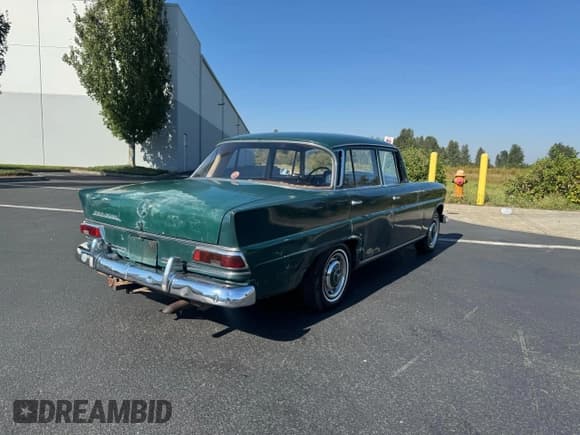 ✅ 1967 Mercedes-Benz 200 • VIN: 11011010317685 • Лот: 84238965. Опубликован ранее на Copart с пробегом 88 540 миль. Бесплатный доступ к архиву аукционных продаж из США и подробный отчёт об истории автомобиля на DreamBid. Изображение 4.