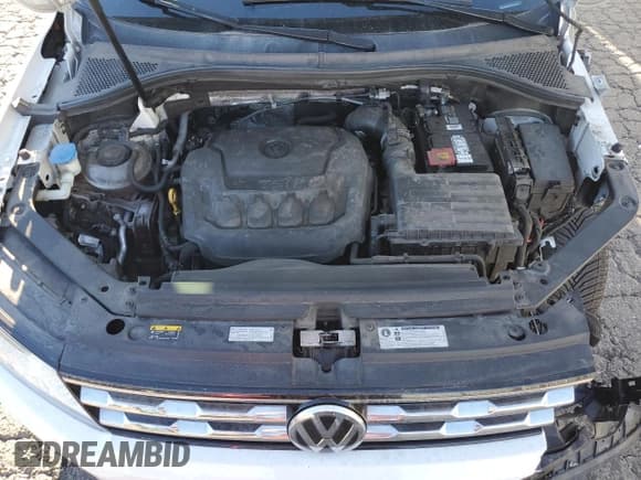 ✅ 2018 Volkswagen Tiguan SEL • VIN: 3VV3B7AX2JM214581 • Lot: 90683545. Listed on Copart with 97,979 mi. Free auction sales archive from the USA and detailed vehicle history report at DreamBid. Image 12.