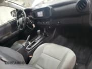 ✅ 2016 Toyota Tacoma SR • VIN: 5TFSX5EN7GX044701 • Lot: 90871605. Wystawiony na Copart z przebiegiem 210 310 mil. Bezpłatny archiwum sprzedaży aukcyjnych z USA i szczegółowy raport historii pojazdu na DreamBid. Zdjęcie 8.