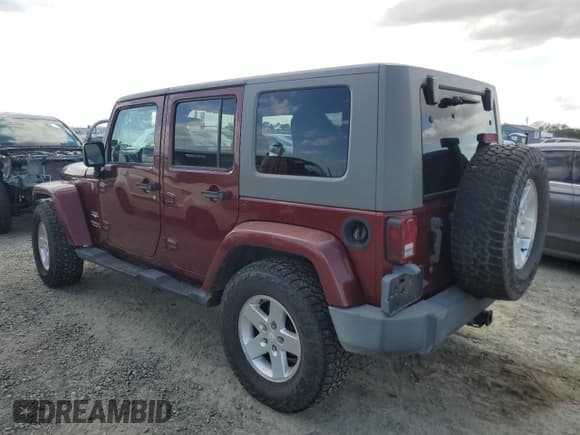 ✅ 2007 Jeep Wrangler Unlimited Sahara • VIN: 1J4GA59147L157313 • Лот: 82356305. Опубликован ранее на Copart с пробегом 108 654 миль. Бесплатный доступ к архиву аукционных продаж из США и подробный отчёт об истории автомобиля на DreamBid. Изображение 2.