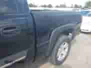 2004 Chevrolet Silverado 1500 Z71 z VIN 2GCEK13T741321958, wystawiony jako IAAI lot #43230757 z przebiegiem 328 395 mil mil oraz . Historia ofert i sprzedaży dostępna na DreamBid. Obrazek 6.