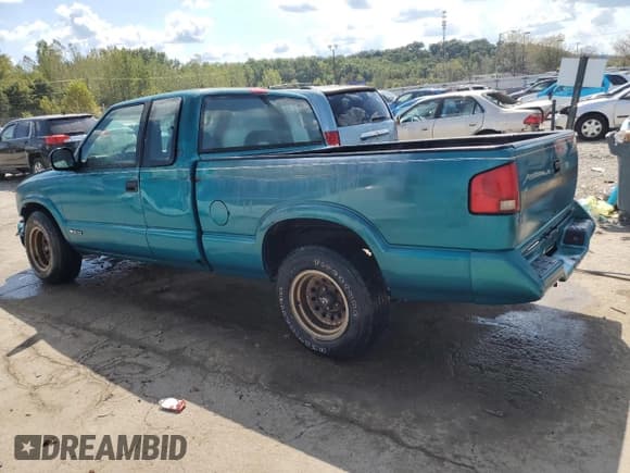 ✅ 1994 Chevrolet S-10 LS • VIN: 1GCCS19Z1R8217571 • Лот: 71994634. Опубликован ранее на Copart с пробегом 167 632 миль. Бесплатный доступ к архиву аукционных продаж из США и подробный отчёт об истории автомобиля на DreamBid. Изображение 2.