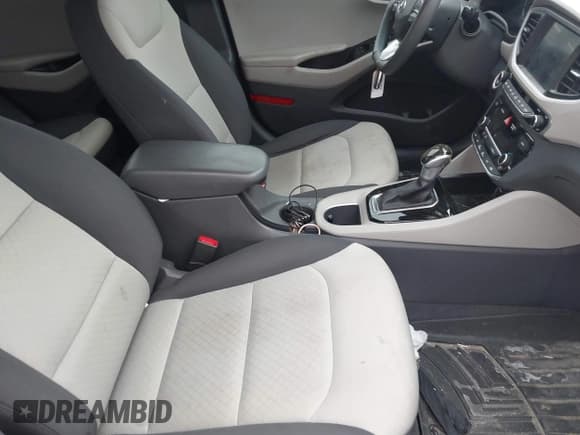 ✅ 2018 Hyundai Ioniq Blue • VIN: KMHC65LC6JU065472 • Lot: 41724214. Wystawiony na IAAI z przebiegiem 94 043 mil. Bezpłatny archiwum sprzedaży aukcyjnych z USA i szczegółowy raport historii pojazdu na DreamBid. Zdjęcie 5.